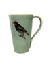 tasse en porcelaine bleu avec oiseau