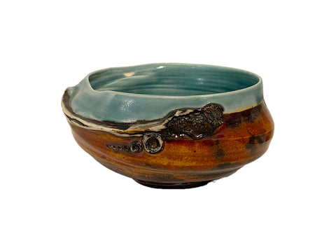 bol de porcelaine en relief avec lustre de bronze