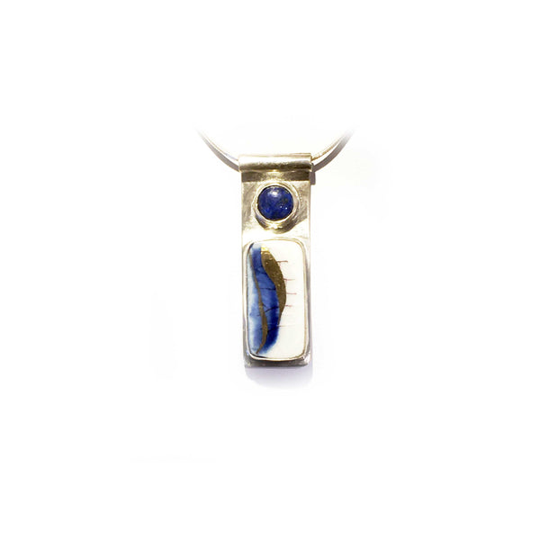 PENDENTIF RECTANGLE PORCELAINE, LUSTRE D'OR FIN, LAPIS LAZULI