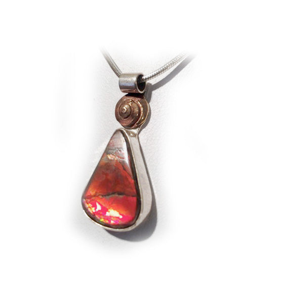 PENDENTIF AMMOLITE ROUGE ARGENT ET BRONZE